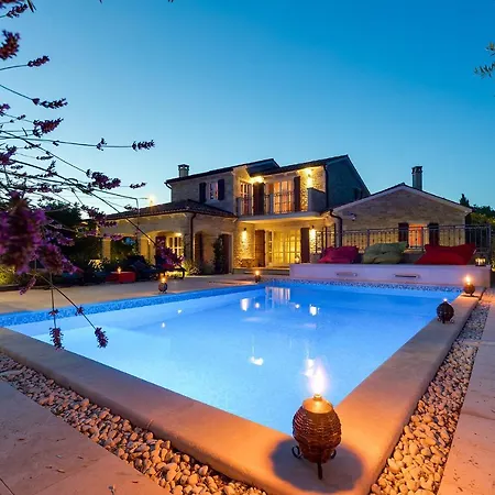 Artien With Swimming Pool * Baderna
